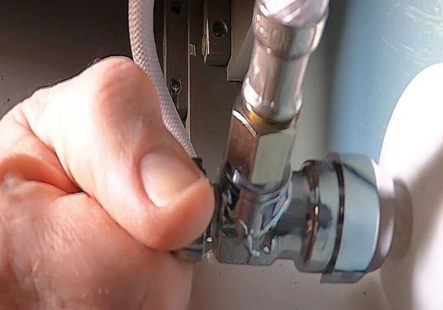 How to Install a Bathroom Faucet in 8 Easy Steps