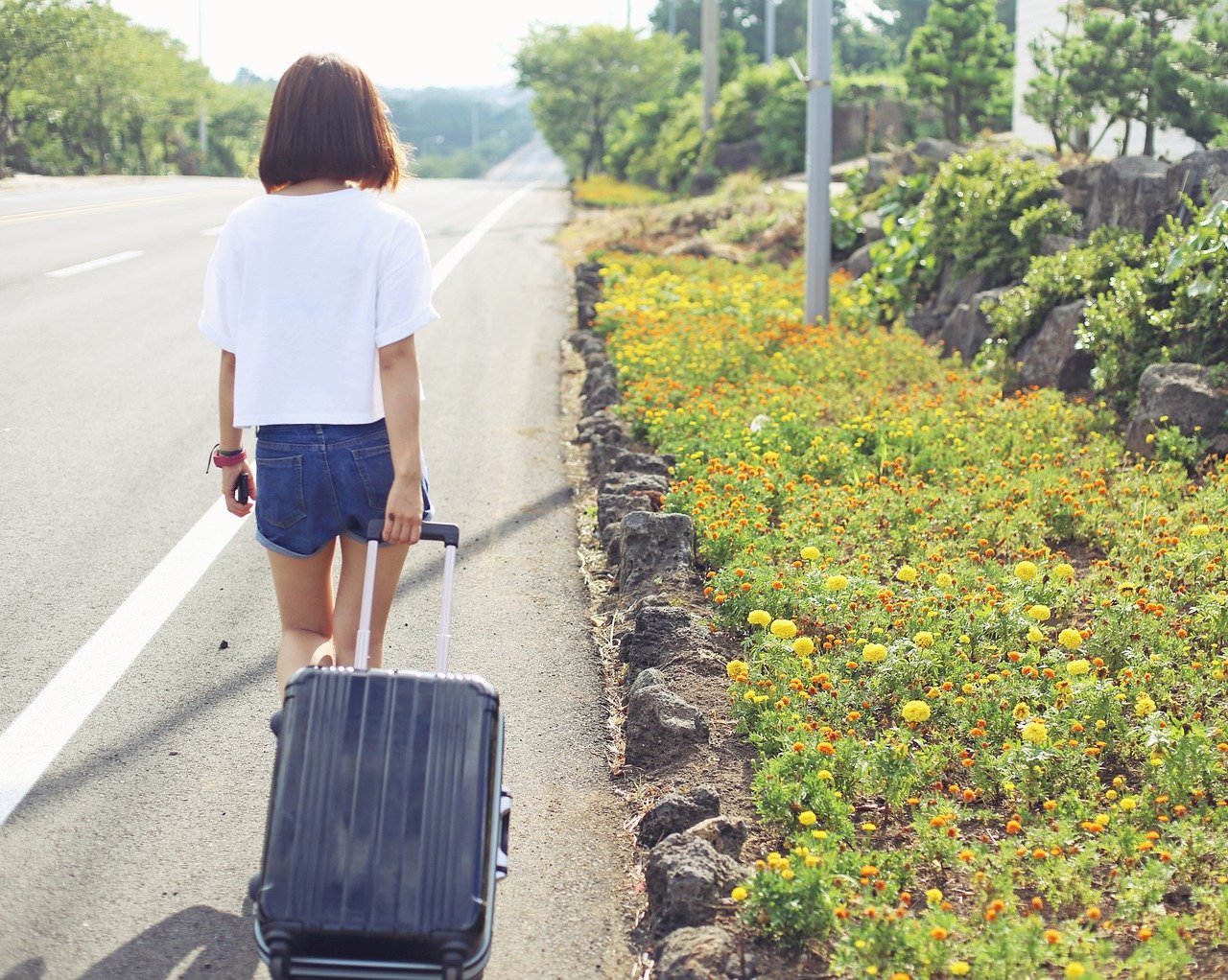 Essential Tips for Traveling Alone for the First Time