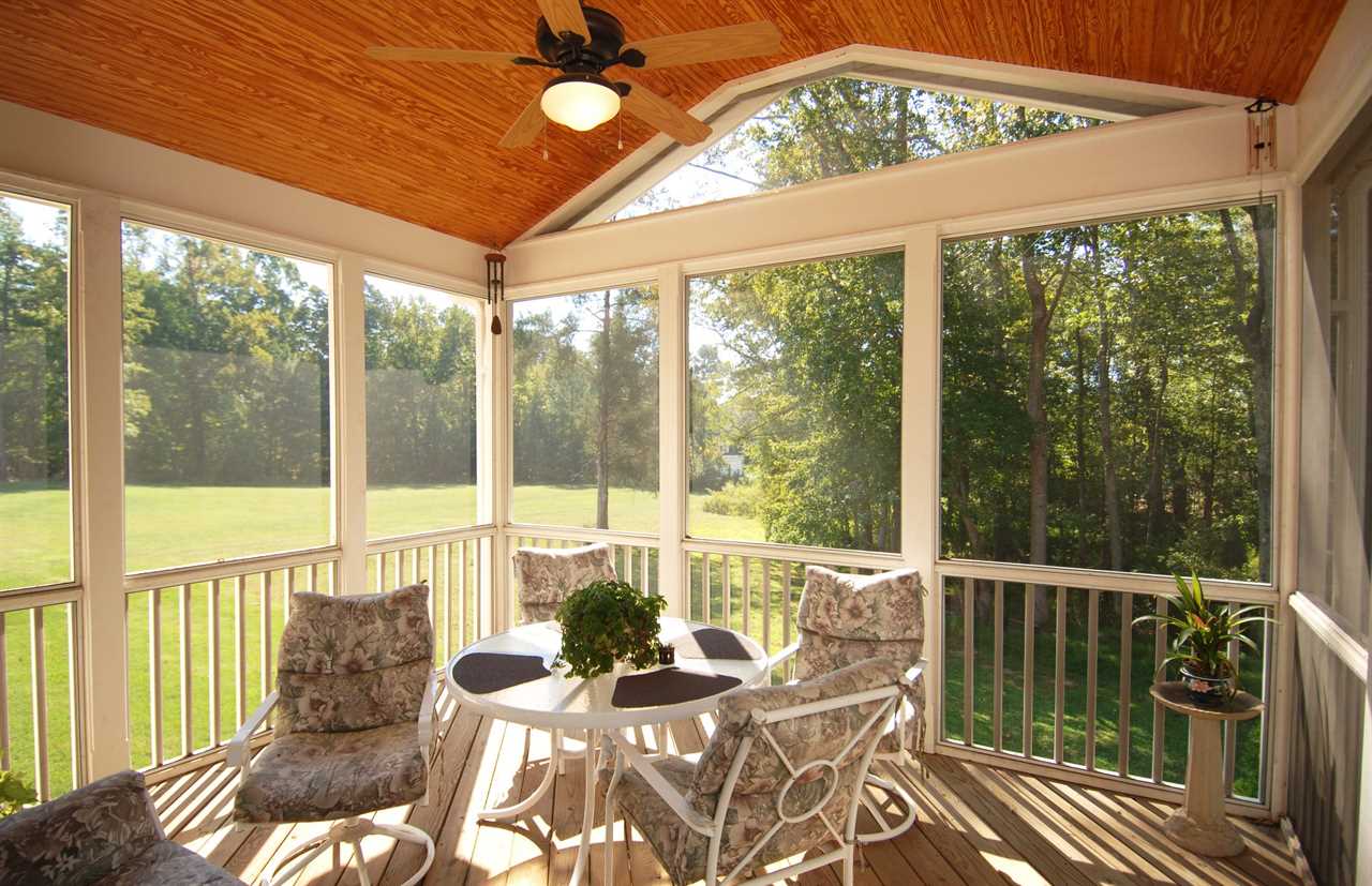 Screened in porch