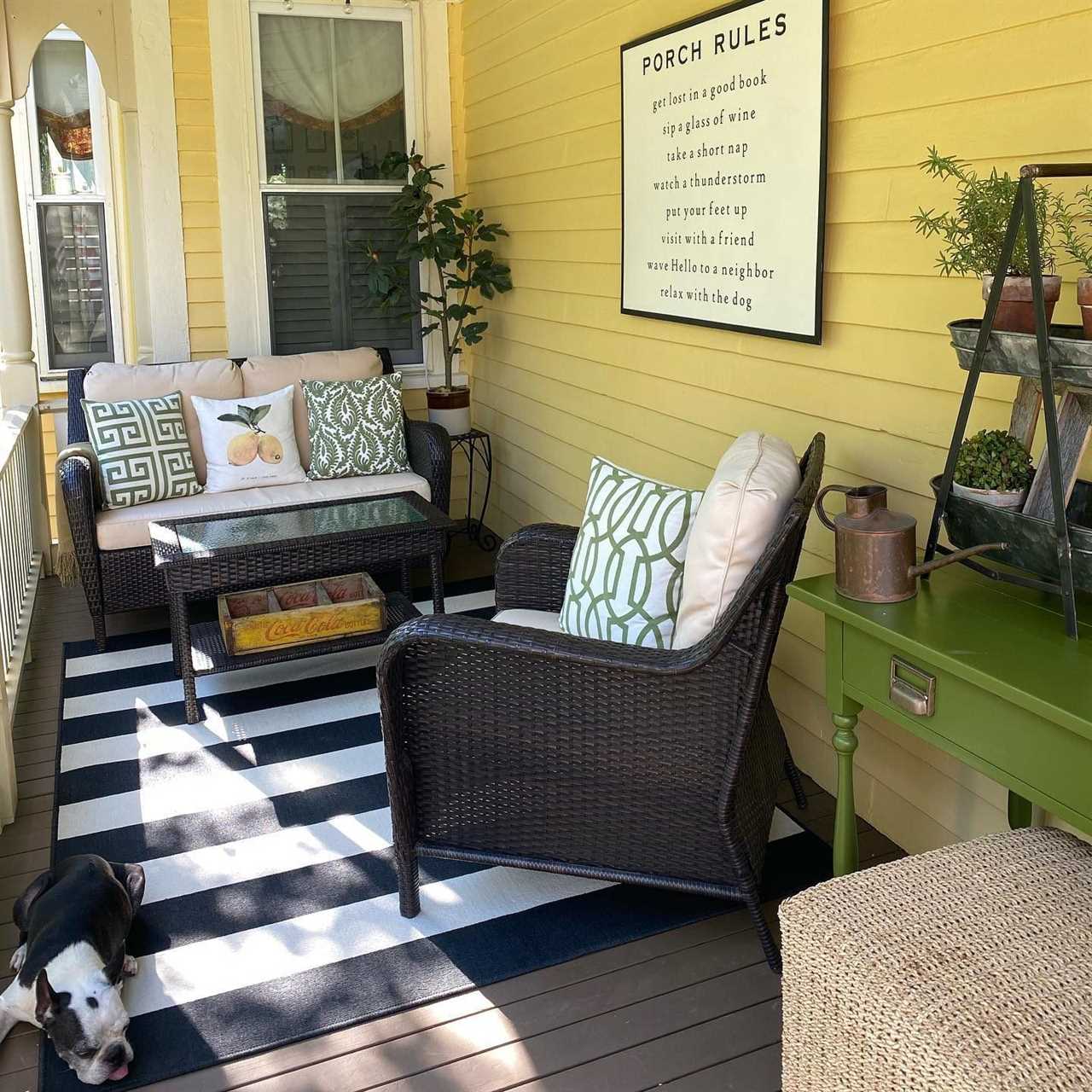 @Pieandpicketfences Instagram Porch