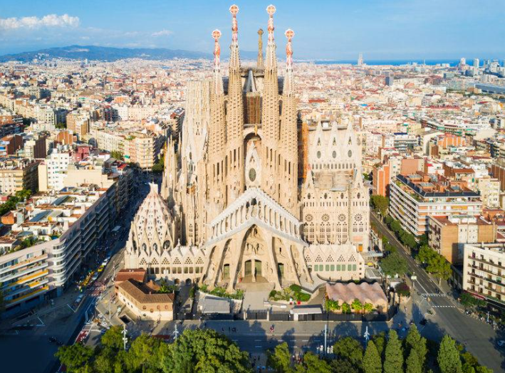 What is the Best Time to Stay in Barcelona?