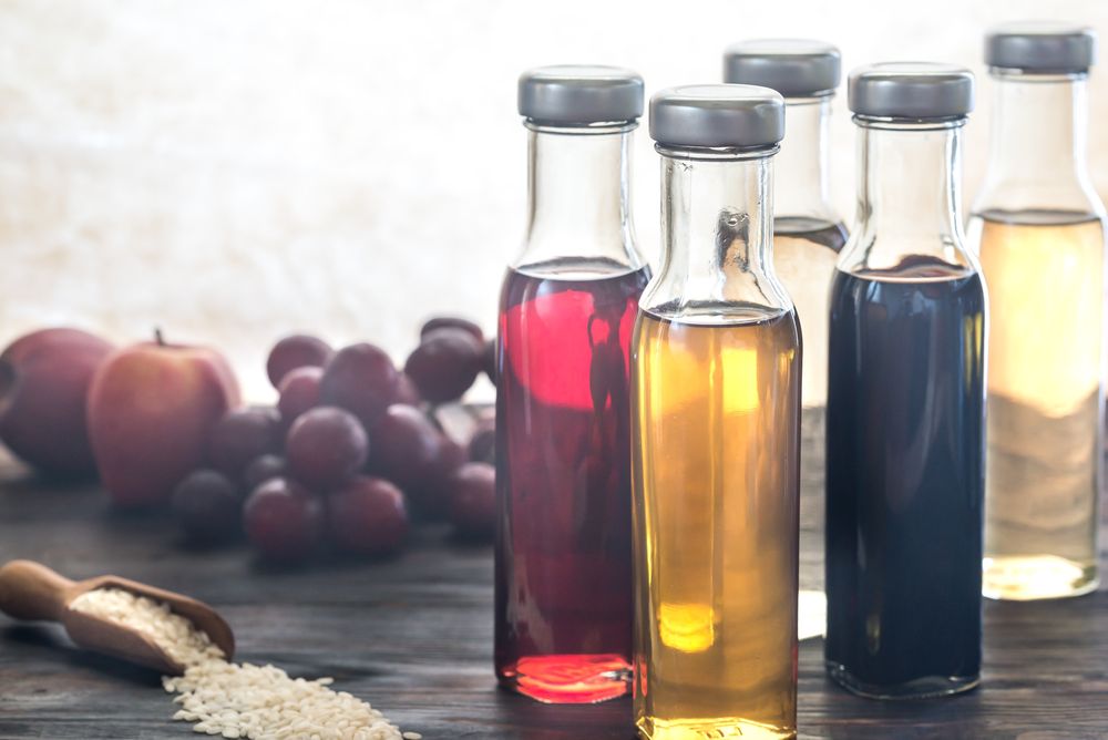 white and red wine vinegar