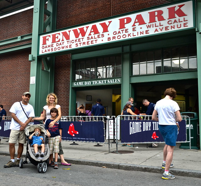 entrance to fenway park in boston 