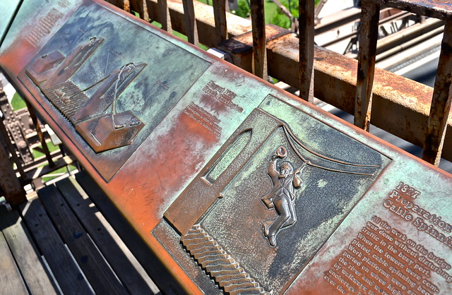 building of the brooklyn bridge 