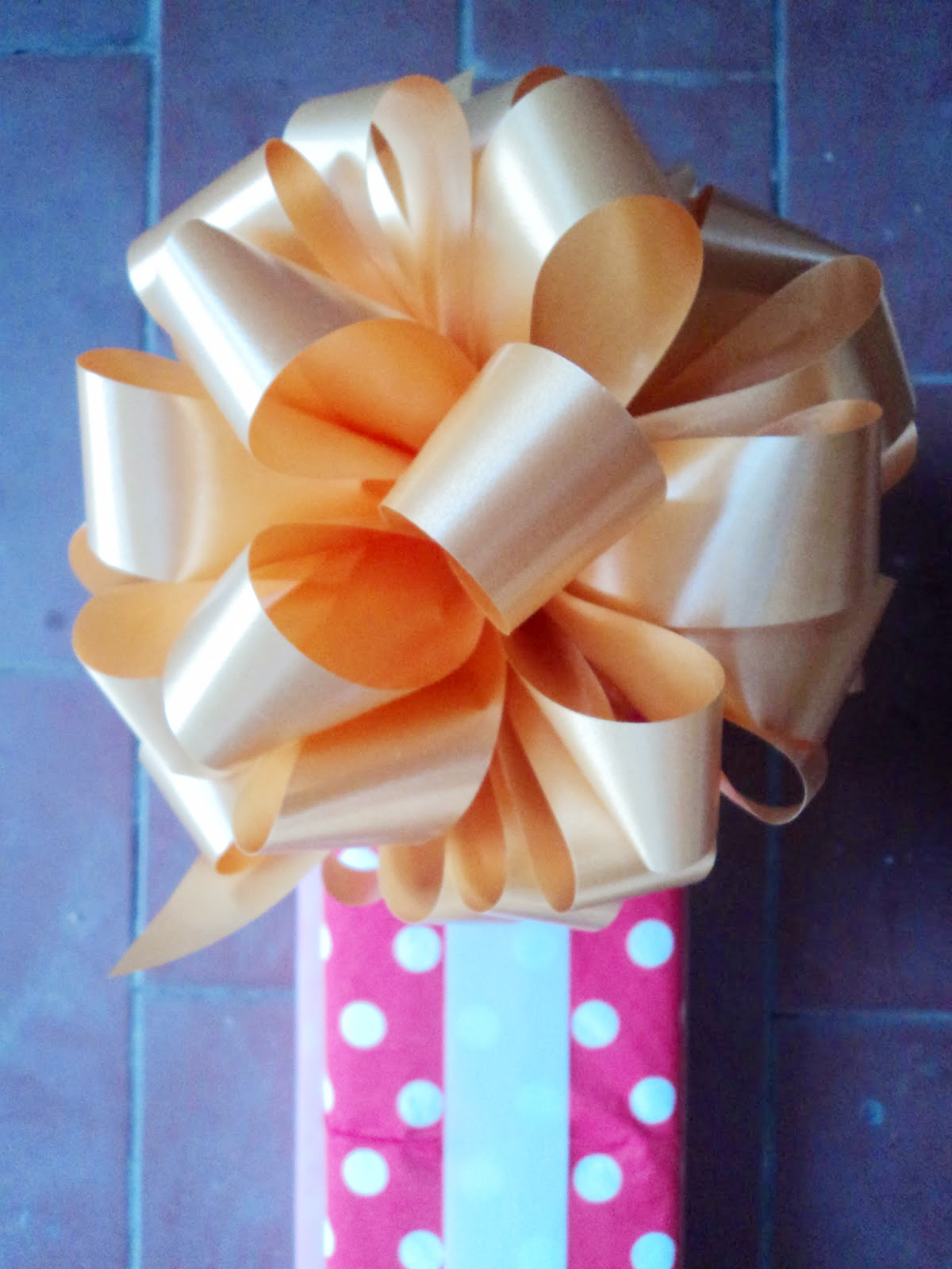 Large decorative bow diy