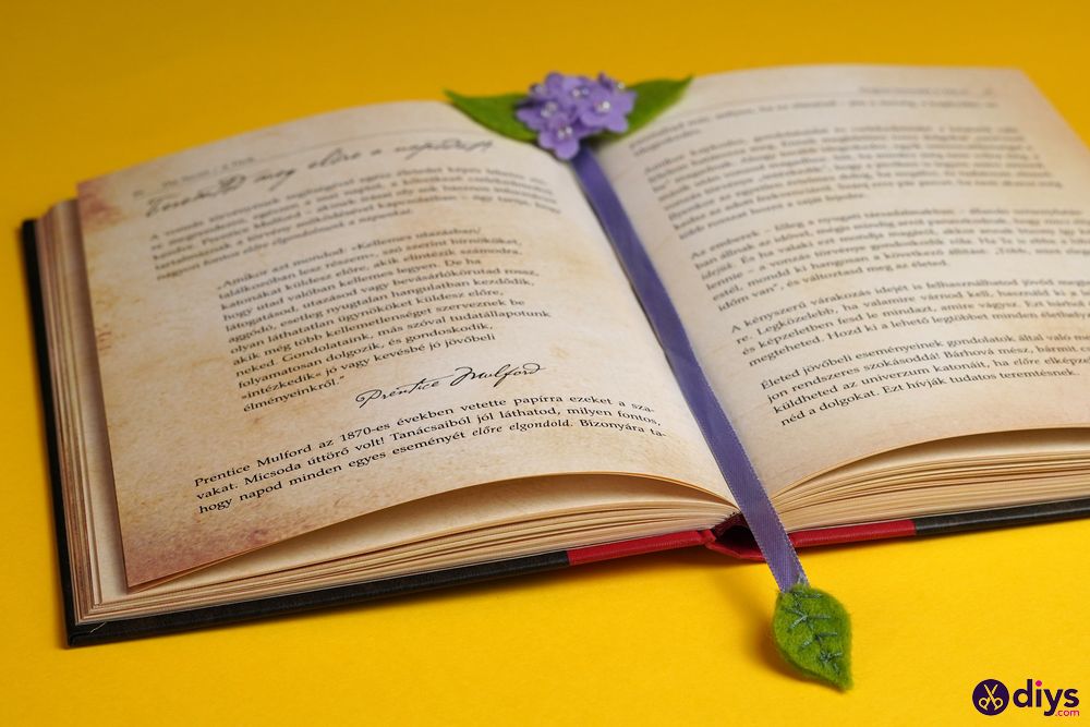 Diy felt bookmark