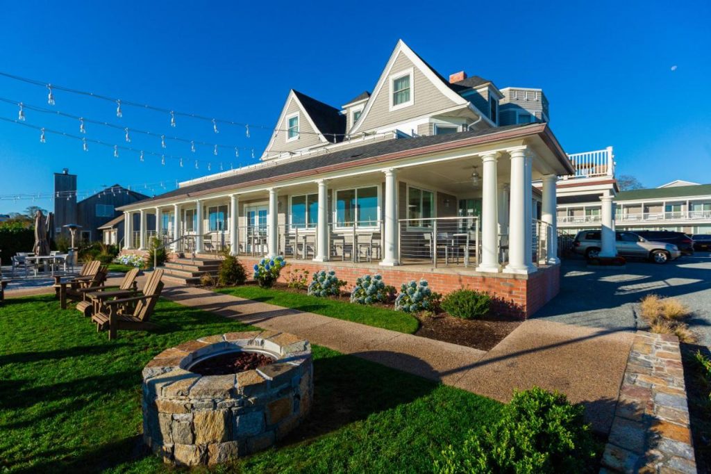 20 Romantic Escapes in Rhode Island (Hotels and Places To Visit)