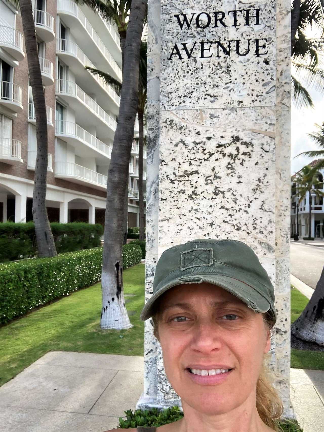 woman selfie on worth avenue palm beach