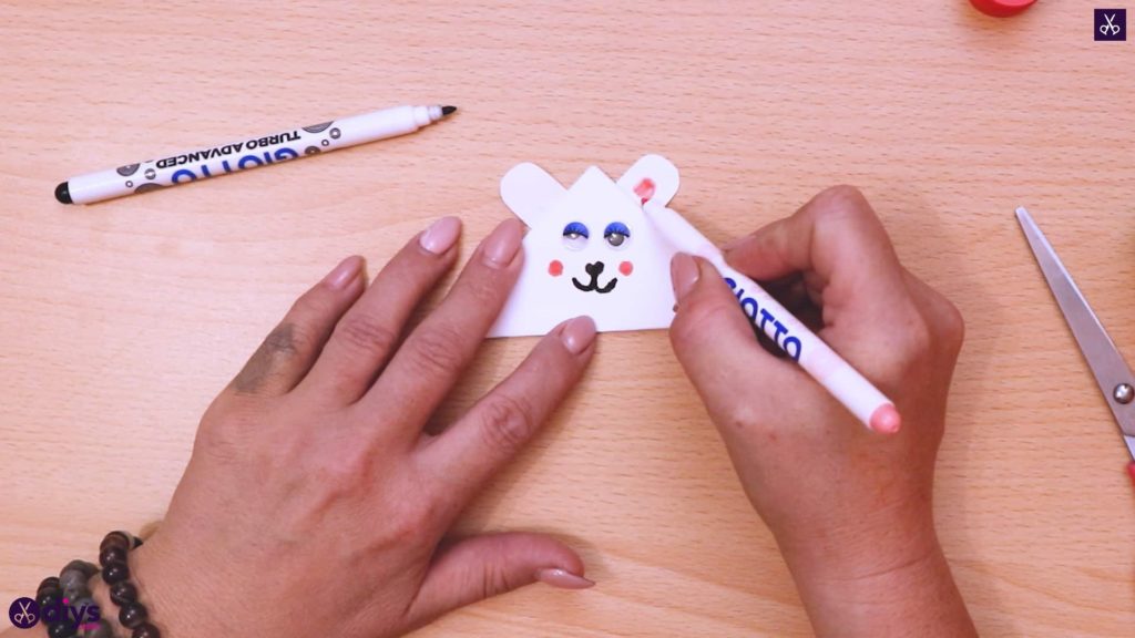 How to Make a Polar Bear Corner Bookmark.