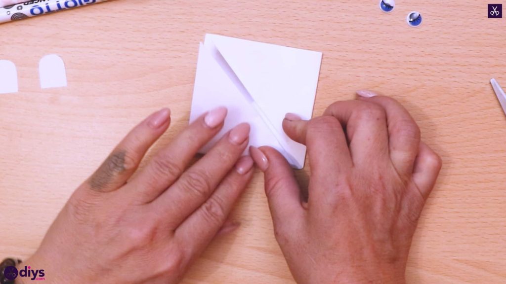 How to Make a Polar Bear Corner Bookmark.