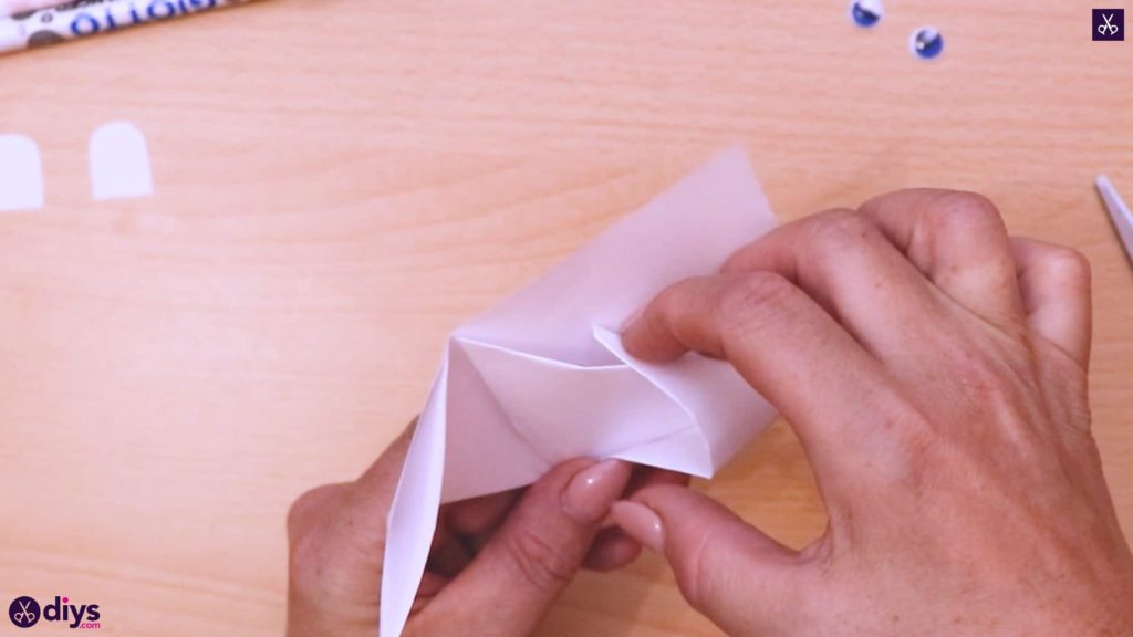 How to Make a Polar Bear Corner Bookmark.