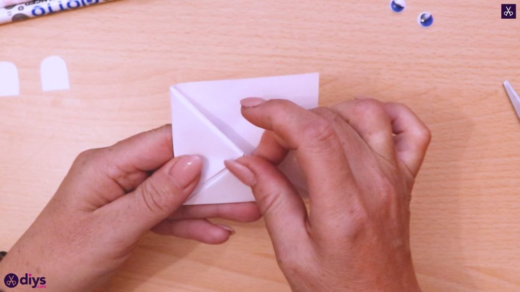 How to Make a Polar Bear Corner Bookmark.