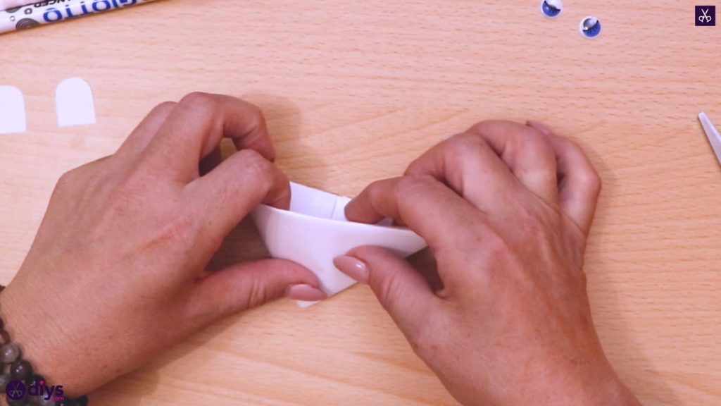 How to Make a Polar Bear Corner Bookmark.