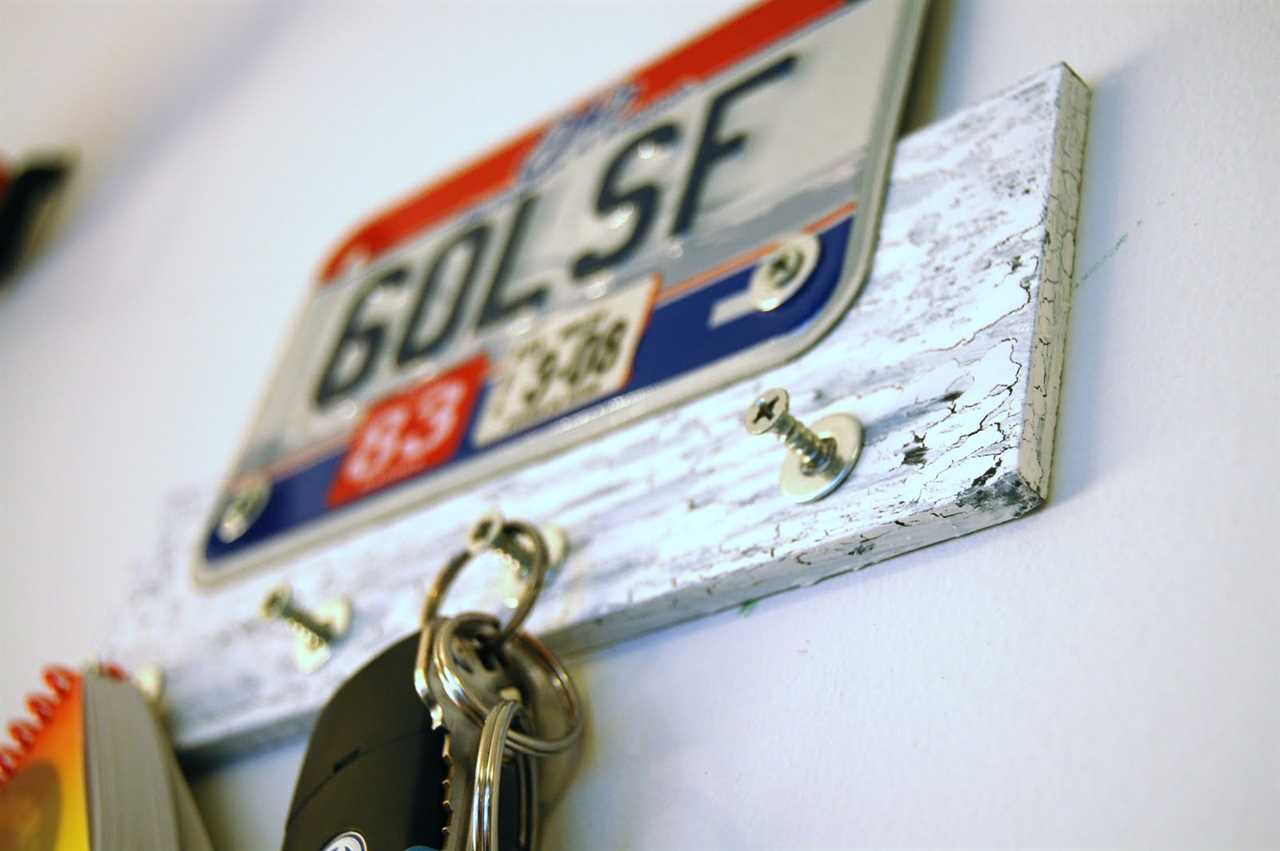 License plate key rack