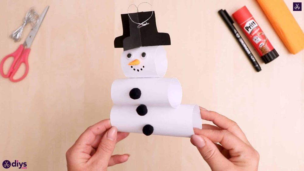 Diy paper roll snowmen ornaments