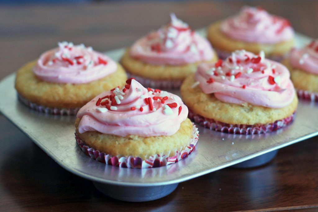 25 Valentine's Day Cupcakes You Can Share With Your Loved Ones