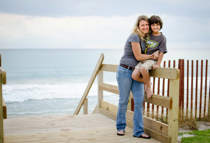 mom and kid beach photo at the breakers beach club 