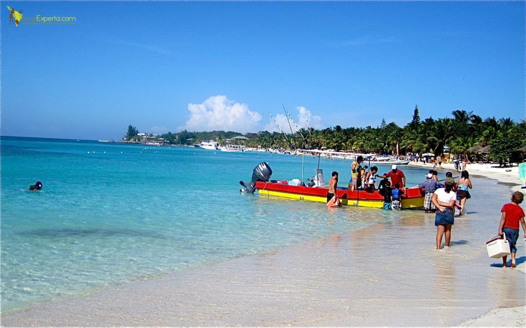 sunny beach weather in central america 