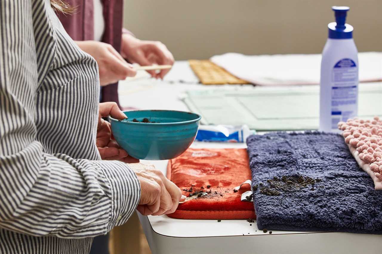 Adding different types of stains to a variety of bath mats for product testing