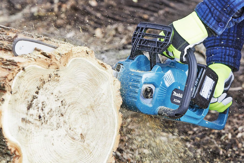 Makita XCU04 chainsaw