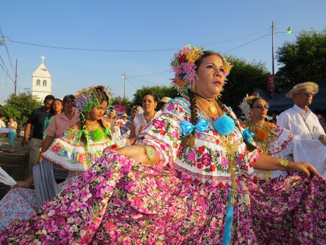 Panamania dance and dress carnival